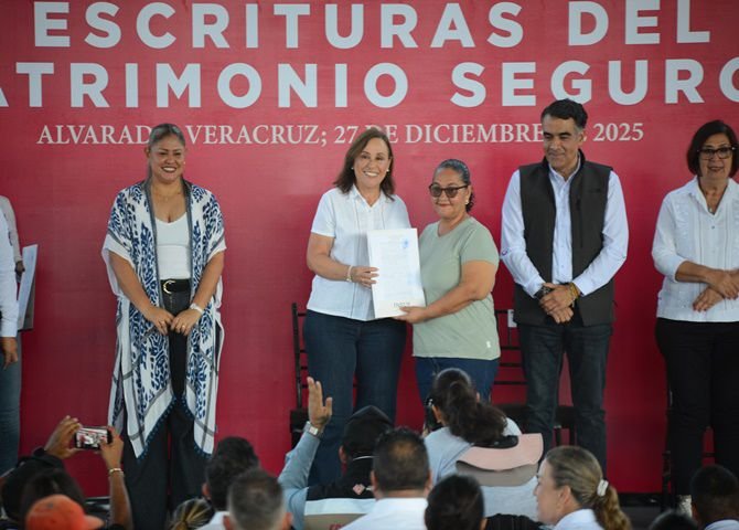 Entrega Rocío Nahle 336 escrituras del programa Patrimonio Seguro en Alvarado