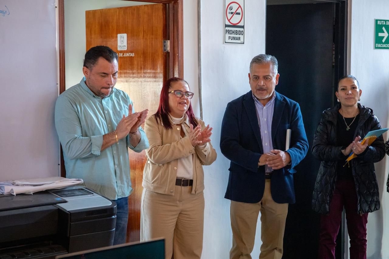 Continúa Alcaldesa de Xalapa recorrido por dependencias municipales