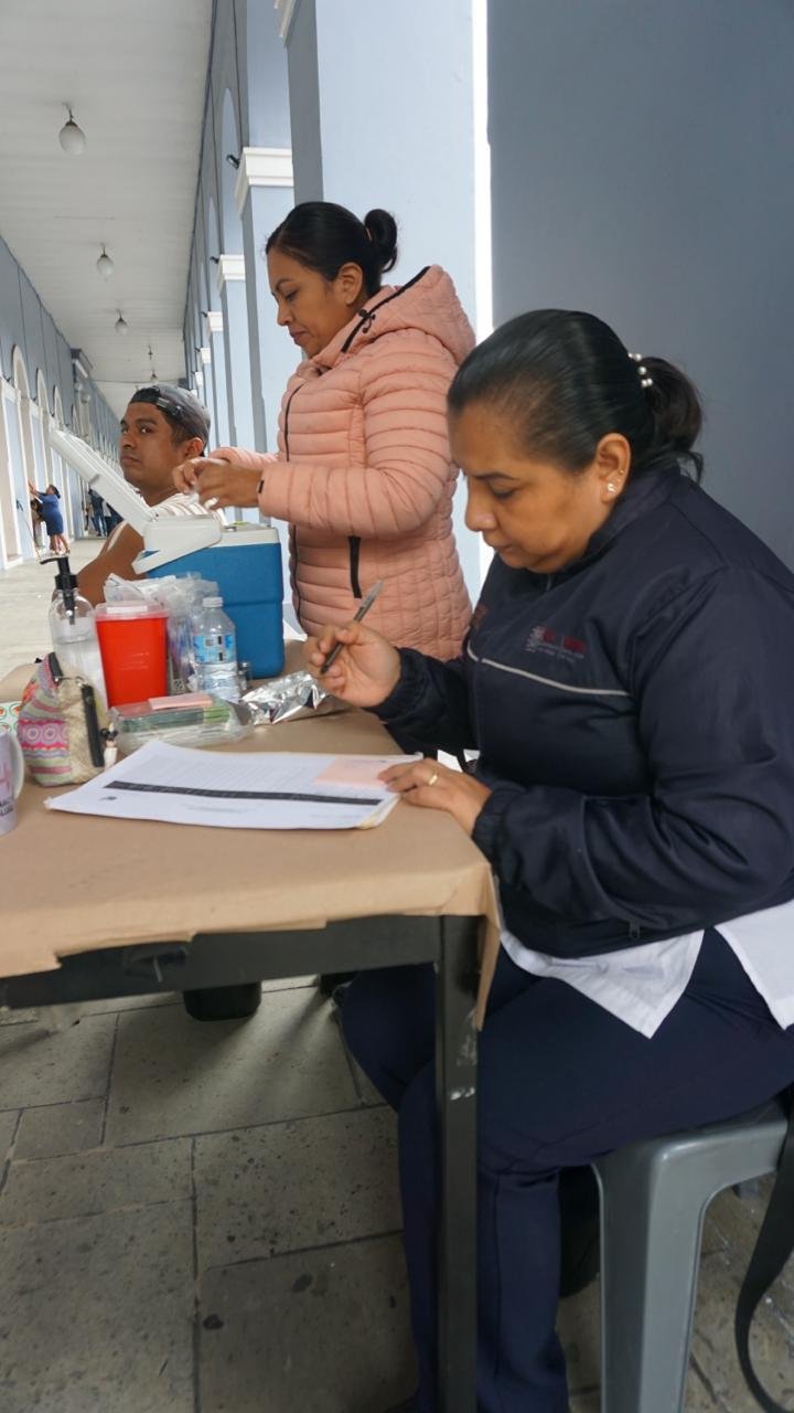 Módulos de vacunación en Córdoba ofrecen vacunas contra COVID-19 e influenza